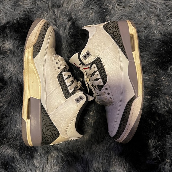 Air Jordan 3 Retro Sneakers - Picture 2 of 8